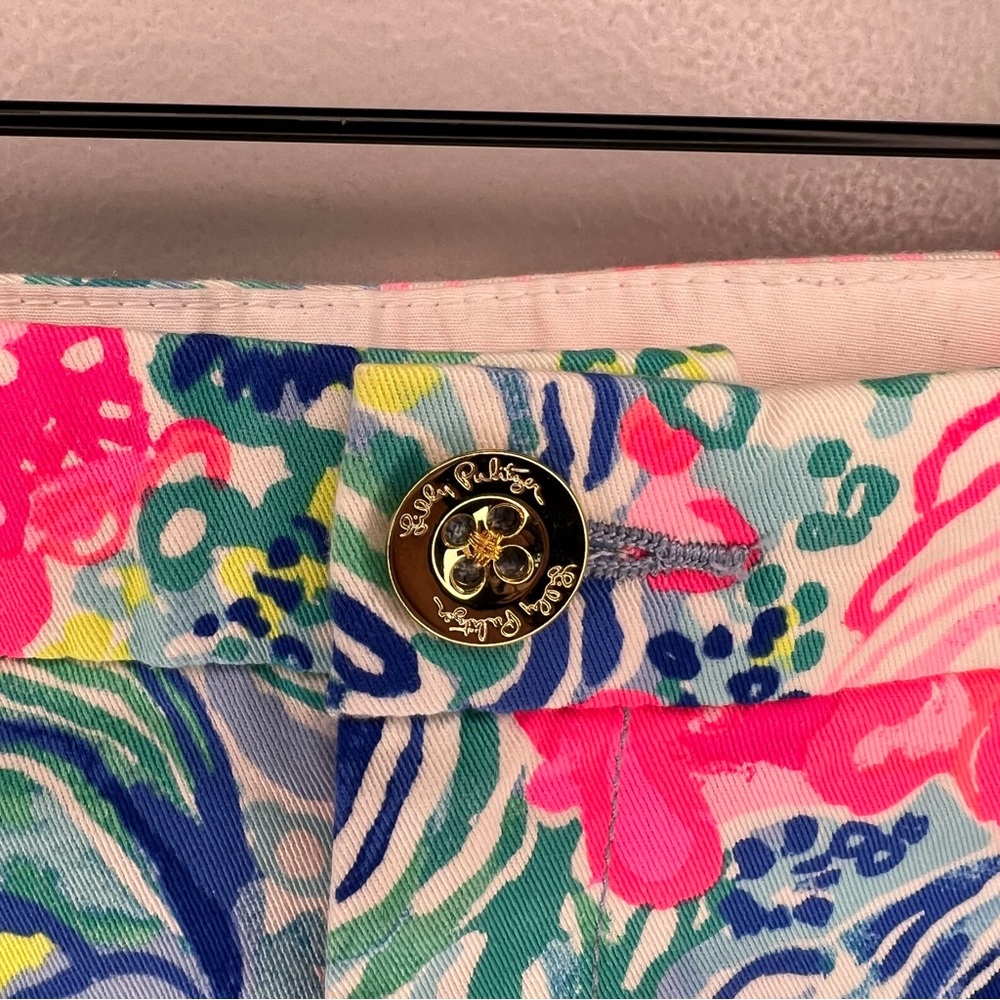 Lilly Pulitzer Scallop Hem Buttercup Stretch Short 5" in Beach Please 4 - Picture 5 of 9
